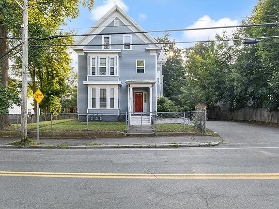 31 Lyman St, Unit 3 in Brockton, MA - Foto de edificio - Building Photo