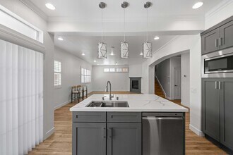 9204 S Nobel Way in Inglewood, CA - Building Photo - Building Photo