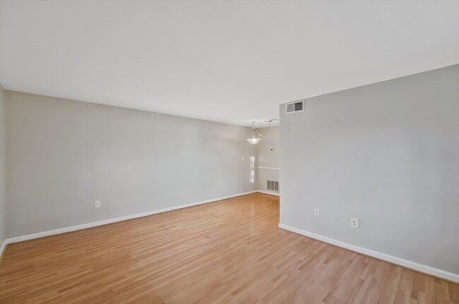 704 S Arlington Mill Dr in Arlington, VA - Building Photo - Building Photo