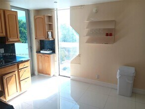 3703 NE 166th St in Miami, FL - Building Photo - Building Photo