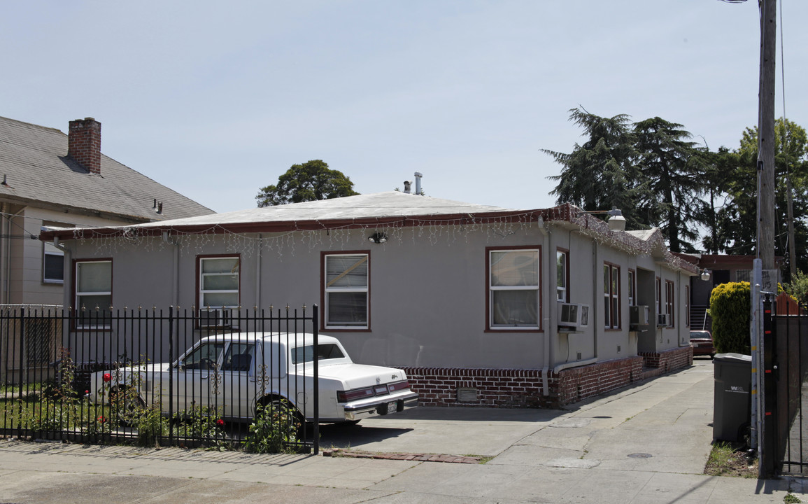 6107-6117 Hilton St in Oakland, CA - Building Photo