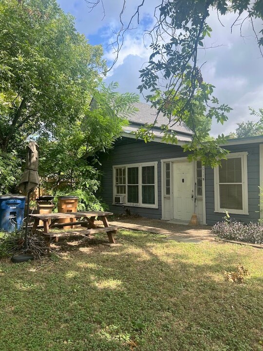 1011 E 44th St in Austin, TX - Building Photo