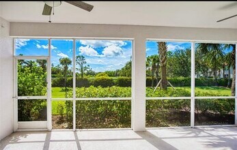 17451 Old Harmony Dr, Unit 102 in Ft. Myers, FL - Foto de edificio - Building Photo