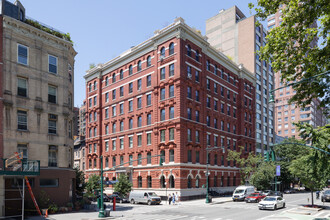 380 Columbus Avenue in New York, NY - Building Photo - Primary Photo