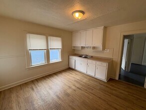 378 E 156th St in Cleveland, OH - Building Photo - Building Photo