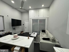 1324 N 5th St, Unit 2R in Philadelphia, PA - Building Photo - Building Photo