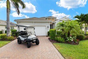 14616 Topsail Dr in Naples, FL - Building Photo