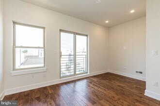 806 N Burns St in Philadelphia, PA - Building Photo - Building Photo