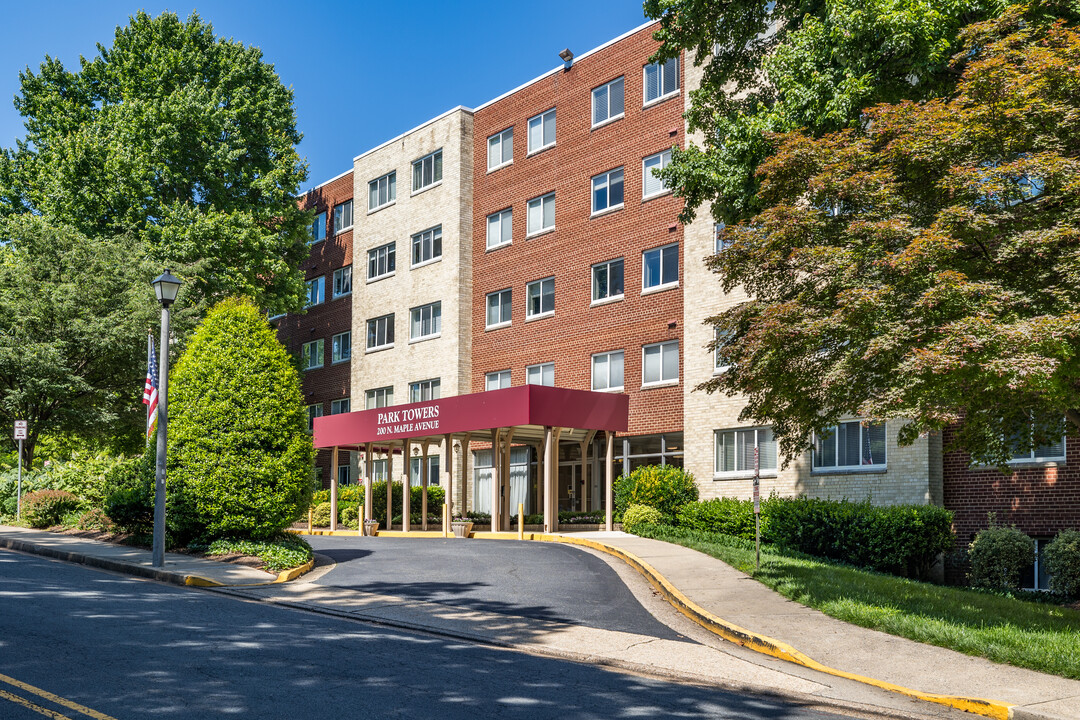 Park Towers Condominium in Falls Church, VA - Building Photo