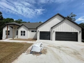 1975 Collins Dr in Pea Ridge, AR - Building Photo - Building Photo