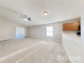 4231 Hanging Moss Dr in Orange Park, FL - Foto de edificio - Building Photo