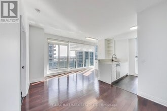 2119-2119 Lake Shore Blvd W in Toronto, ON - Building Photo - Building Photo