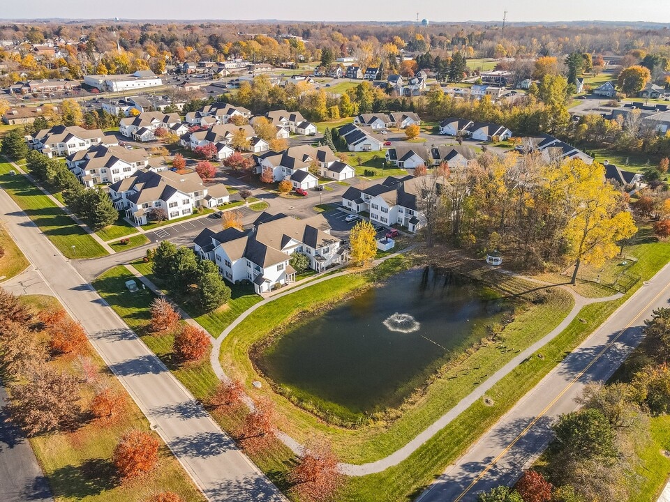 Bradford Hill Apartments & Townhomes in Webster, NY - Foto de edificio