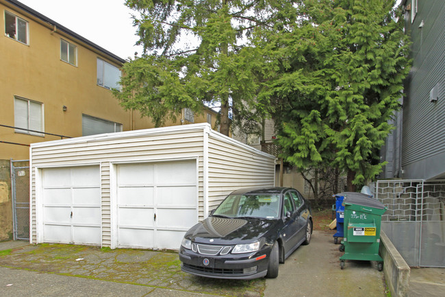 215 11th Ave E in Seattle, WA - Foto de edificio - Building Photo