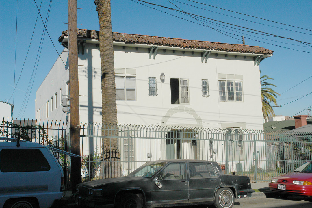 229 S Westlake Ave in Los Angeles, CA - Foto de edificio