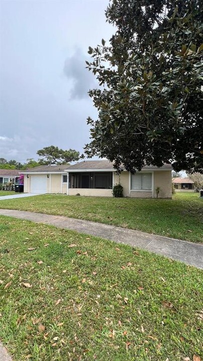 4817 Landover Cir in Orlando, FL - Building Photo