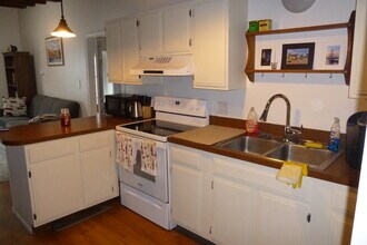 42 Market St, Unit Apt #2 in Portsmouth, NH - Building Photo - Building Photo
