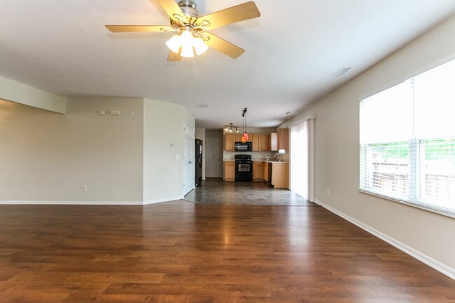 1685 Cedar Mill Dr in Avon, IN - Foto de edificio - Building Photo