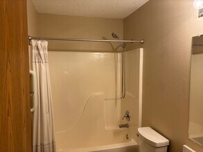 308 15th St NE in Mandan, ND - Building Photo - Building Photo