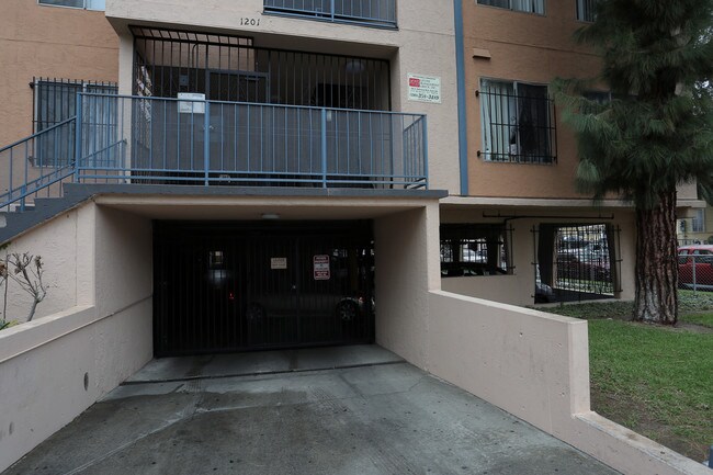 1201 Magnolia Ave in Los Angeles, CA - Building Photo - Building Photo