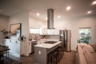 903 Garden Villa Ct in Austin, TX - Foto de edificio - Building Photo