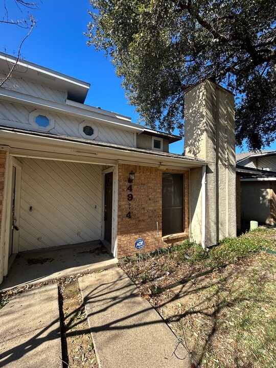 4914 Regal Bluff in Mesquite, TX - Building Photo