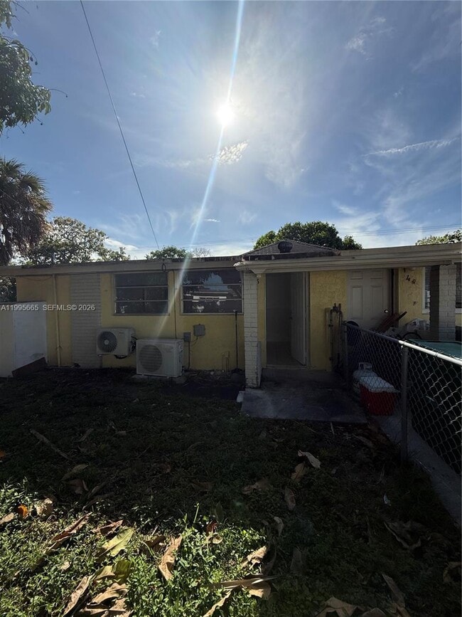 1101 N 58th Ave in Hollywood, FL - Building Photo - Building Photo
