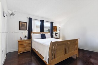 6205 SW Kendale Lakes Cir in Miami, FL - Building Photo - Building Photo