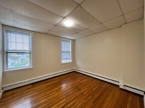 220 Massachusetts Ave, Unit 4 in Arlington, MA - Building Photo - Building Photo