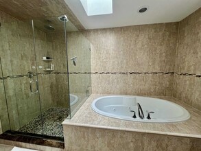25 Jacob's Landing Way in Secaucus, NJ - Building Photo - Building Photo