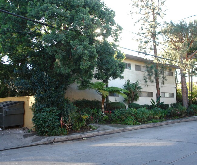 5160 Denny Ave in North Hollywood, CA - Foto de edificio - Building Photo