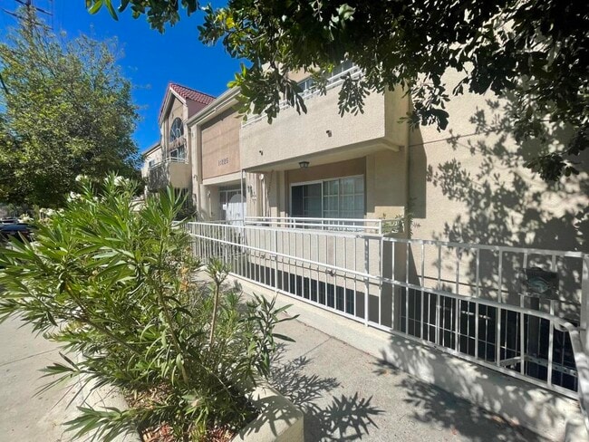 property at 10225 Hillhaven Ave