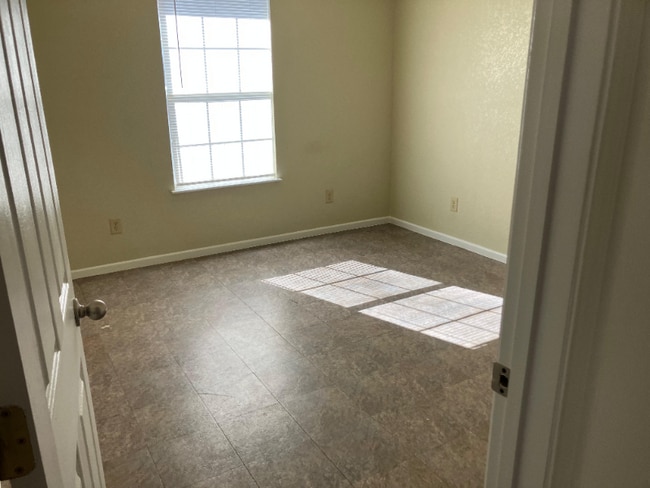 506 Cantrell Ave in Jourdanton, TX - Building Photo - Building Photo