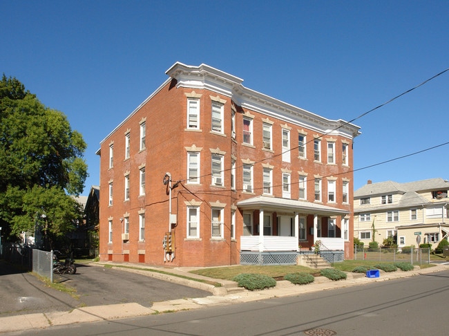 39 Kelley St in Bristol, CT - Foto de edificio - Building Photo