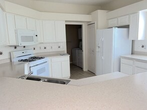 3233 Bellflower Way in Lakeland, FL - Building Photo - Building Photo