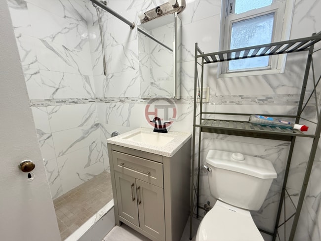 1821 Edison Ave in Bronx, NY - Building Photo - Building Photo