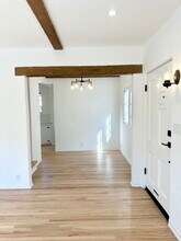 2106 S Beverly Glen Blvd in Los Angeles, CA - Foto de edificio - Building Photo