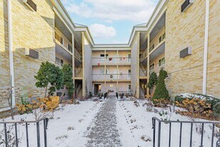 7201 W Wellington Ave in Elmwood Park, IL - Building Photo