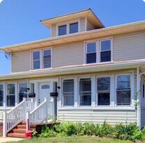 14 Roosevelt Ave in Hicksville, NY - Building Photo