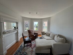 45 Nixon St, Unit 1 in Boston, MA - Foto de edificio - Building Photo