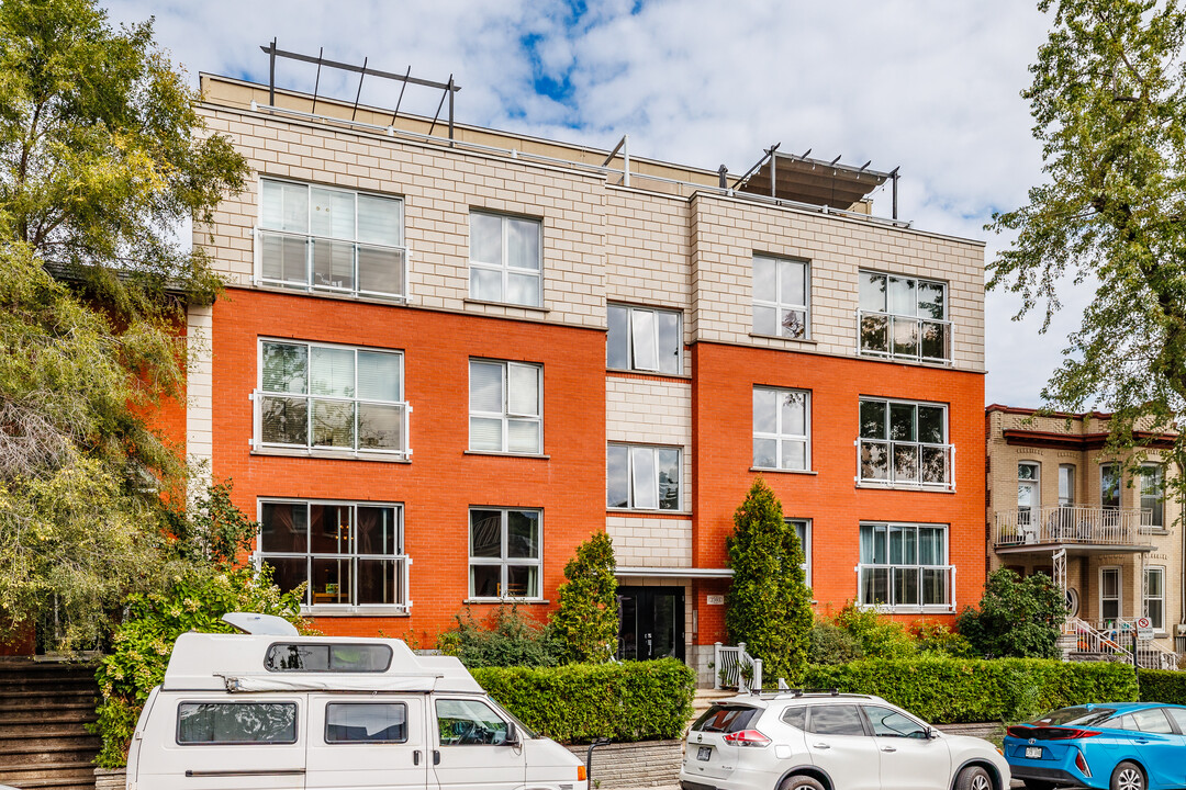 2393 Régent Av in Montréal, QC - Building Photo