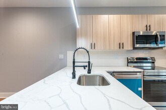 2821 Livingston St in Philadelphia, PA - Foto de edificio - Building Photo