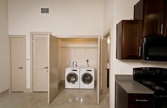 Gold Seal Lofts in New Orleans, LA - Foto de edificio - Building Photo