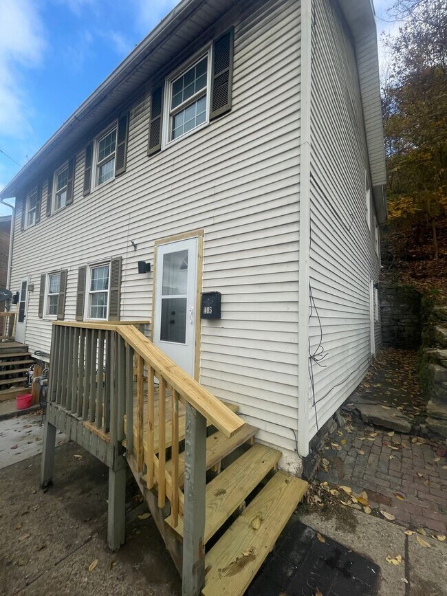 405 E Main St in West Newton, PA - Building Photo - Building Photo