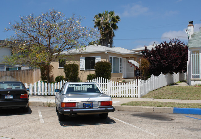 938-944 Emerald St in San Diego, CA - Building Photo - Building Photo