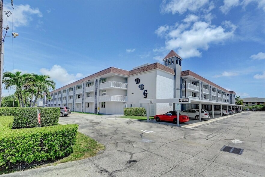 1040 SE 4th Ave, Unit 128 in Deerfield Beach, FL - Building Photo