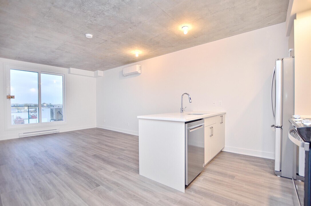 1-1404 Av. de la Gare in Mascouche, QC - Building Photo