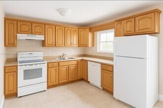 3655 SW 24th Ter in Miami, FL - Building Photo - Building Photo