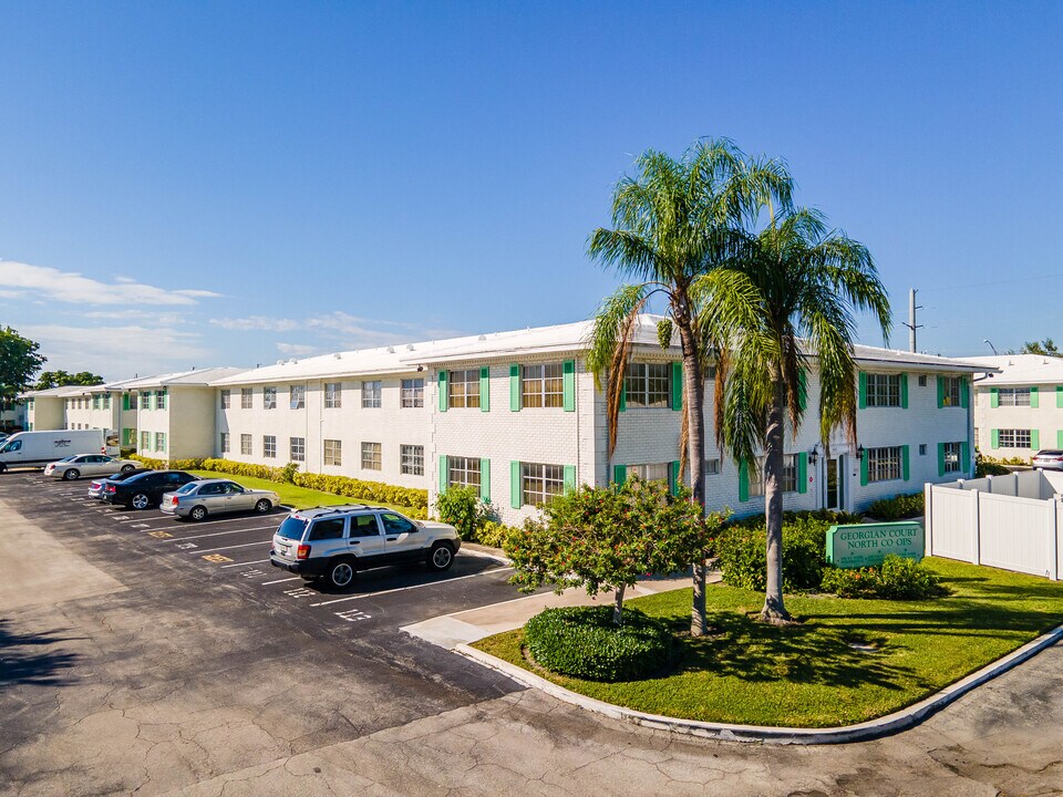 Gregorian Court Co-Ops in Fort Lauderdale, FL - Building Photo