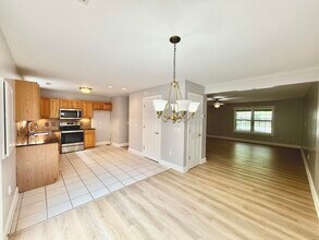 575 Oak Tree Blvd NW in Christiansburg, VA - Foto de edificio - Building Photo